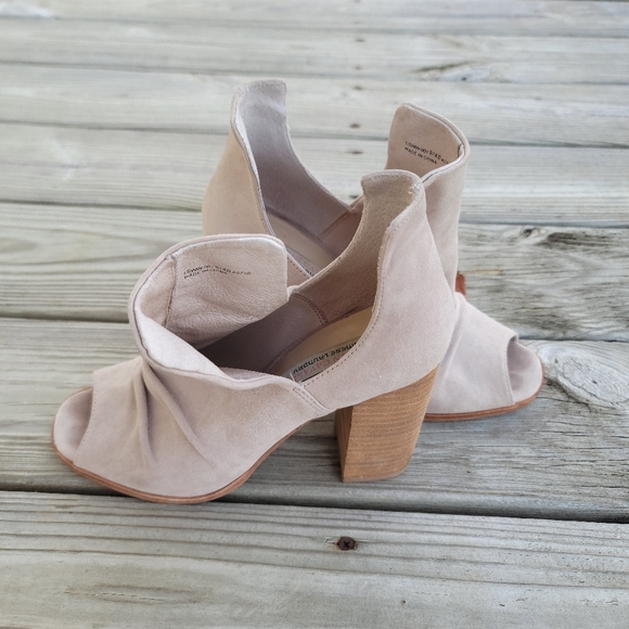 *SOLD* Chinese Laundry Kristin Cavallari Lash Booties, Nude Suede Chunky Size 9 - Picture 3 of 6